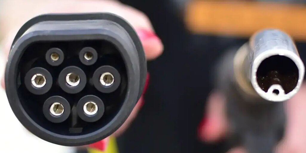 Conectar de carga y bomba de gasolina